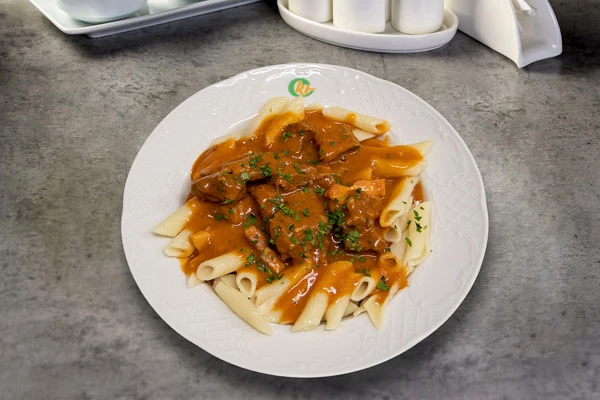 MAĐARSKI GULAŠ S TJESTENINOM